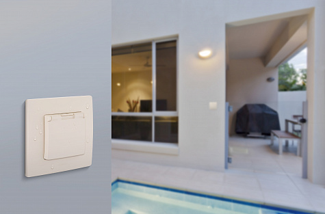Legrand Etika Слоновая кость Розетка 2К+З IP44