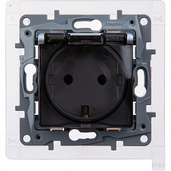 Legrand Etika Алюминий Розетка 2К+З IP44