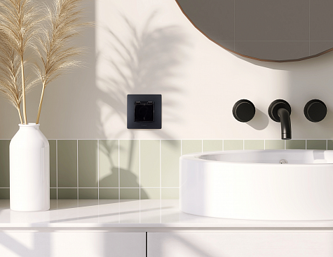 Legrand Etika Антрацит Розетка 2К+З IP44