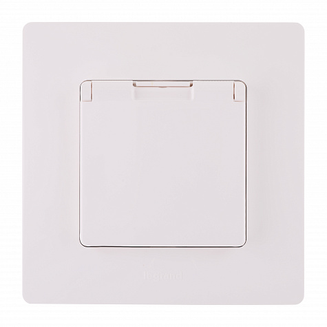 Legrand Etika Белый Розетка 2К+З IP44
