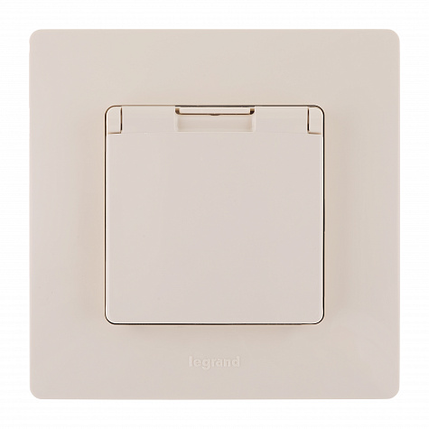 Legrand Etika Слоновая кость Розетка 2К+З IP44
