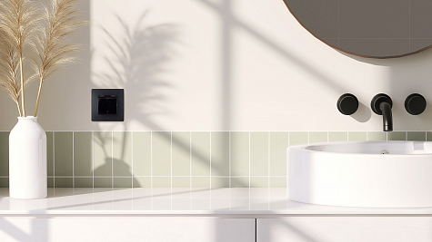 Legrand Etika Антрацит Розетка 2К+З IP44
