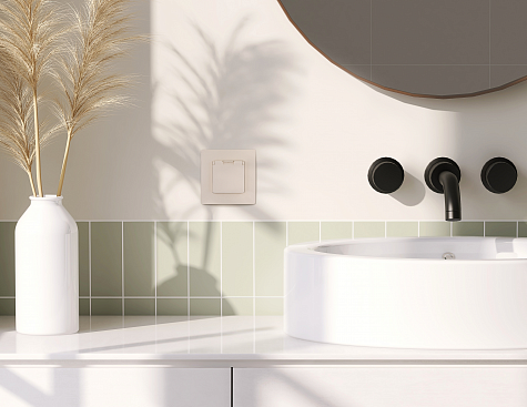 Legrand Etika Слоновая кость Розетка 2К+З IP44