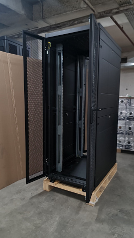 Шкаф серверный напольный D9000, IP20, 42U, 1955х750х1200, дверь: перфорация, задняя дверь: двойная распашная, перфорация, боковая панель: сплошная, сварной, цвет: чёрный