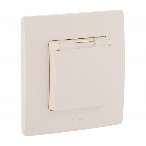 Legrand Etika Слоновая кость Розетка 2К+З IP44