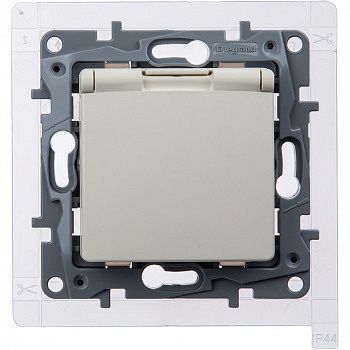 Legrand Etika Слоновая кость Розетка 2К+З IP44