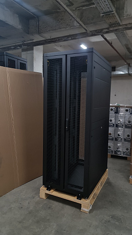 Шкаф серверный напольный D9000, IP20, 42U, 1955х750х1200, дверь: перфорация, задняя дверь: двойная распашная, перфорация, боковая панель: сплошная, сварной, цвет: чёрный