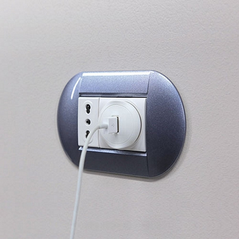 Компактное зарядное устройство USB 230В 1,5А 5 В Белый. Legrand