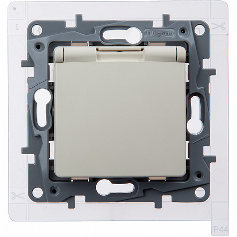 Legrand Etika Слоновая кость Розетка 2К+З IP44