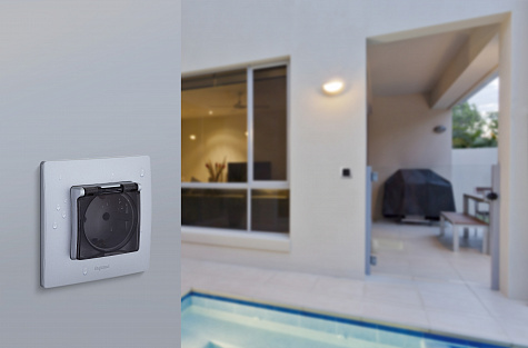 Legrand Etika Алюминий Розетка 2К+З IP44