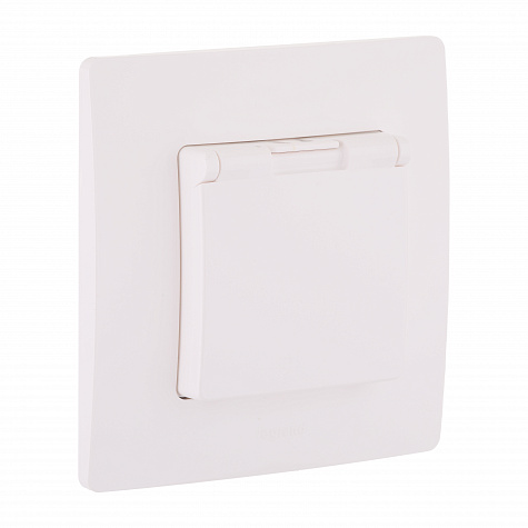 Legrand Etika Белый Розетка 2К+З IP44