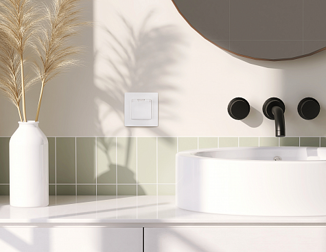 Legrand Etika Белый Розетка 2К+З IP44